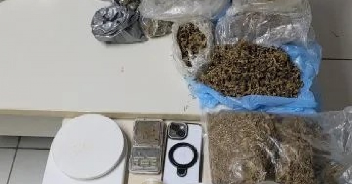 PM prende casal com drogas em bairro de Feira; homem é suspeito de delivery de maconha