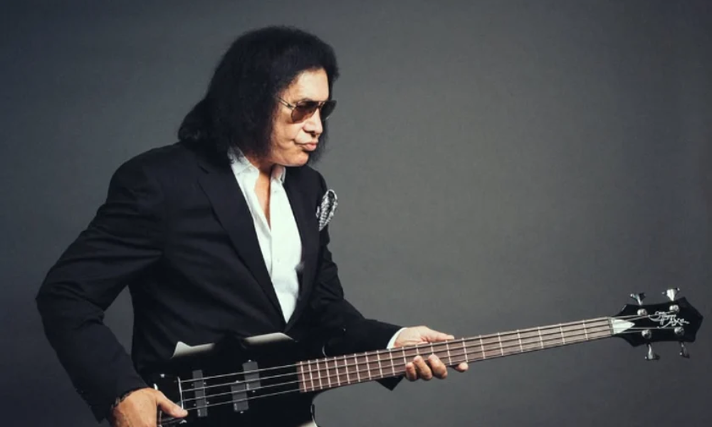 Gene Simmons cobra R$ 72 mil para que fã seja seu assistente em dia de show